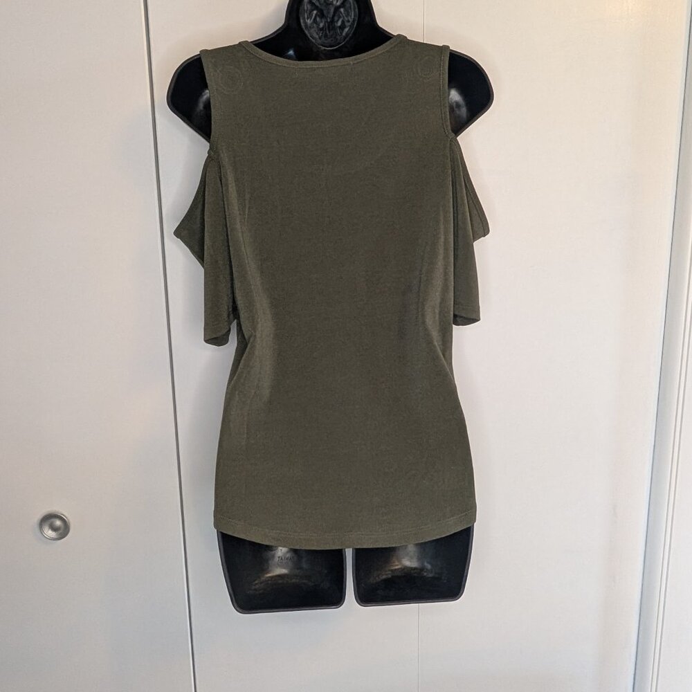 Louise Paris cold-shoulder short sleeve blouse. Medium - Picture 4 of 6